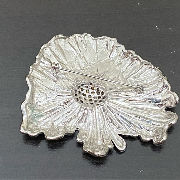 Vintage Regency Accessories Silver-tone Large Poppy Flower CZ Stone Brooch - Picture 6 of 11